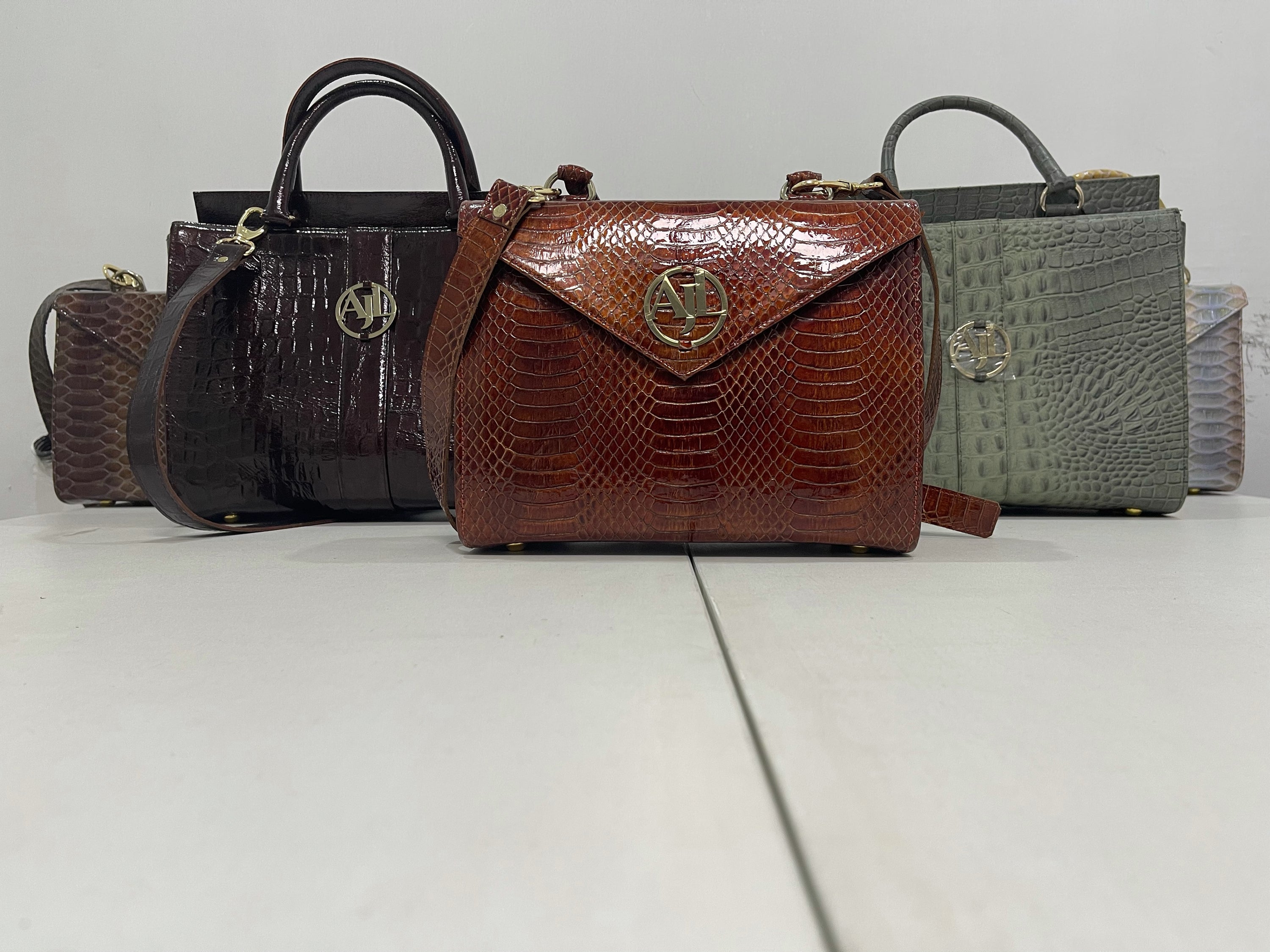 Load video: Our range of leather handbags can double as shoulder bags as well as tote bags. A classy leather work bag in a classic design for that chic look. With a welcome 10% discount,